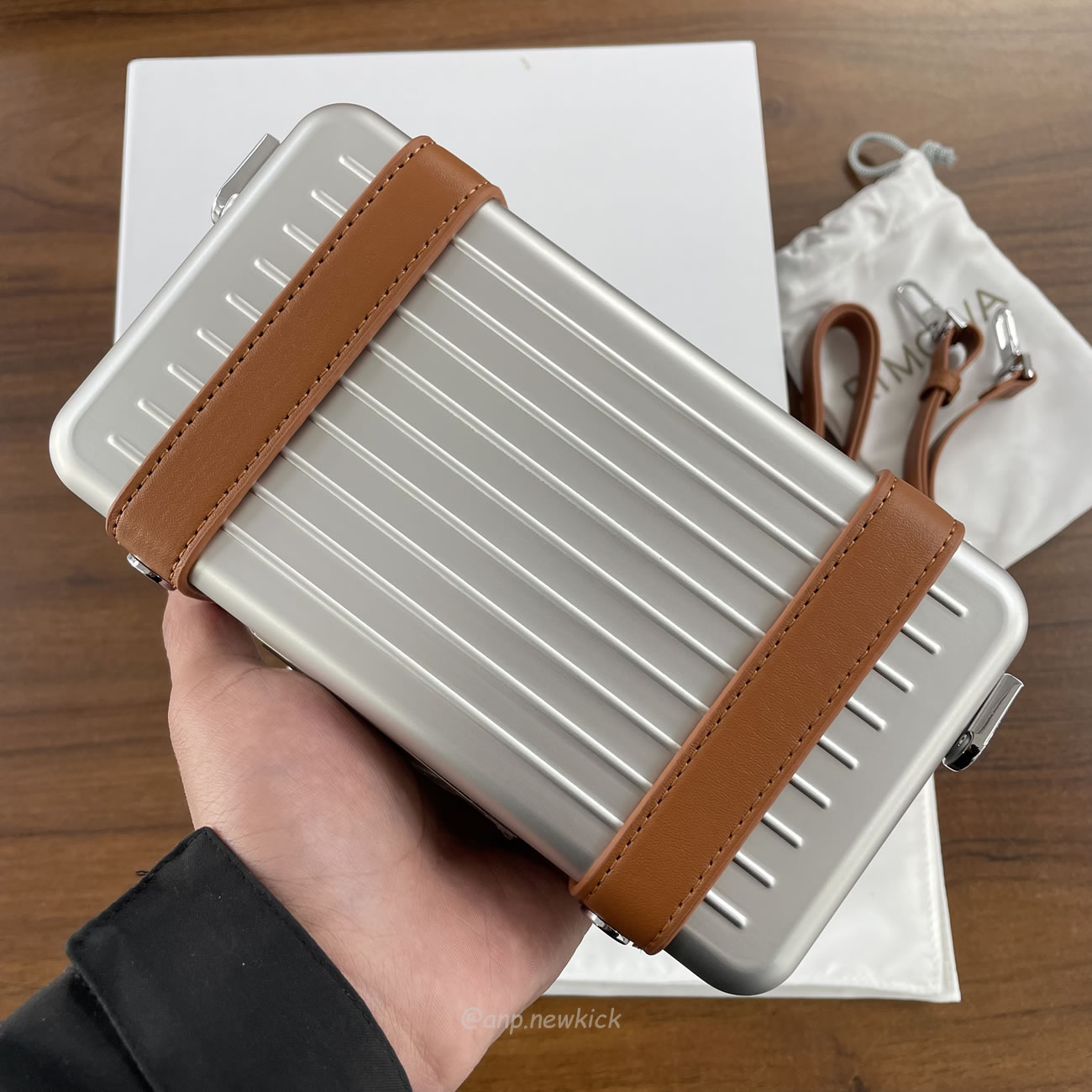 Rimowa Aluminium Silver Cross Body Bag (4) - www.newkick.vip